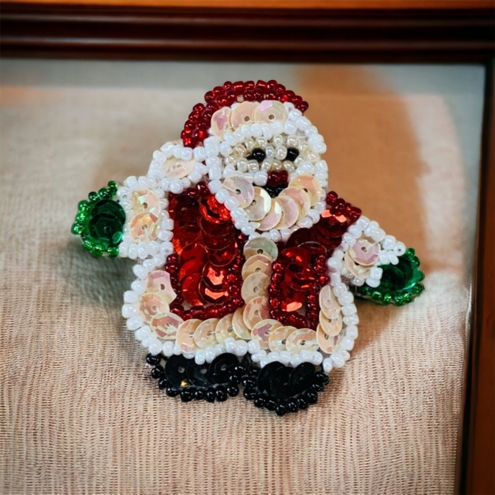 Vintage Christmas Holiday Sequins Santa Claus appliqué Handmade Brooch Pin